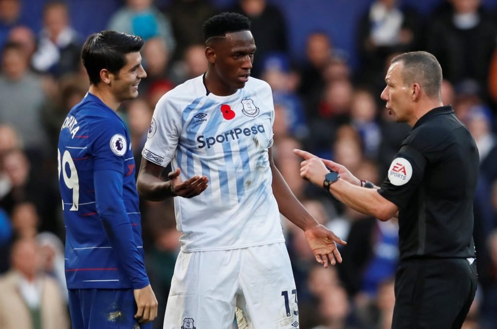 Everton defender Yerry Mina questions the referee v Chelsea