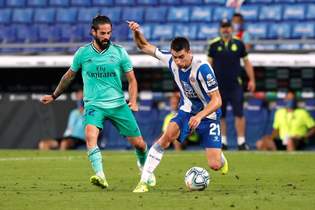 Real Madrid's Isco in action with Espanyol's Marc Roca