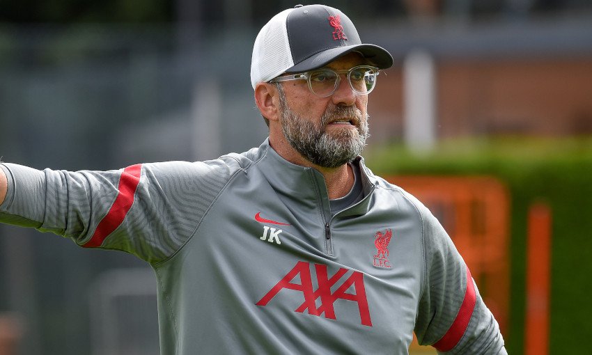 Liverpool-FC-manager-Jurgen-Klopp-gives-instructions-during-his-side's-training-camp-in-Austria