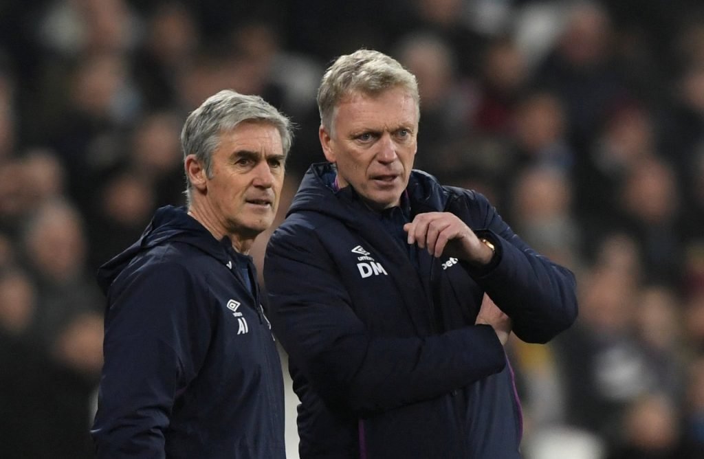 West Ham United manager David Moyes talks to his assistant Alan Irvine v AFC Bournemouth