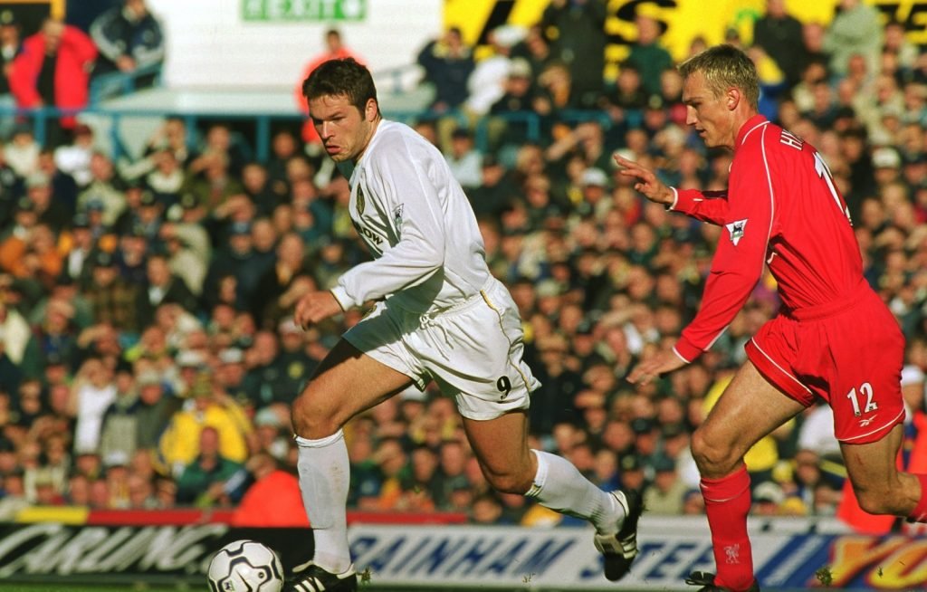 Leeds United's Mark Viduka in action with Liverpool's Samy Hyypia