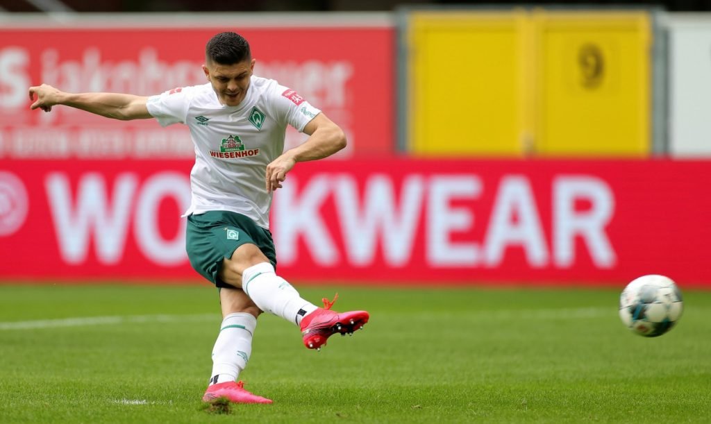 Werder Bremen's Milot Rashica misses a penalty v SC Paderborn