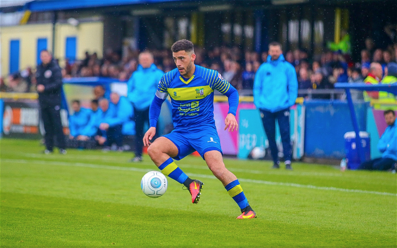 Image for Defender leaves Moors to join Tamworth